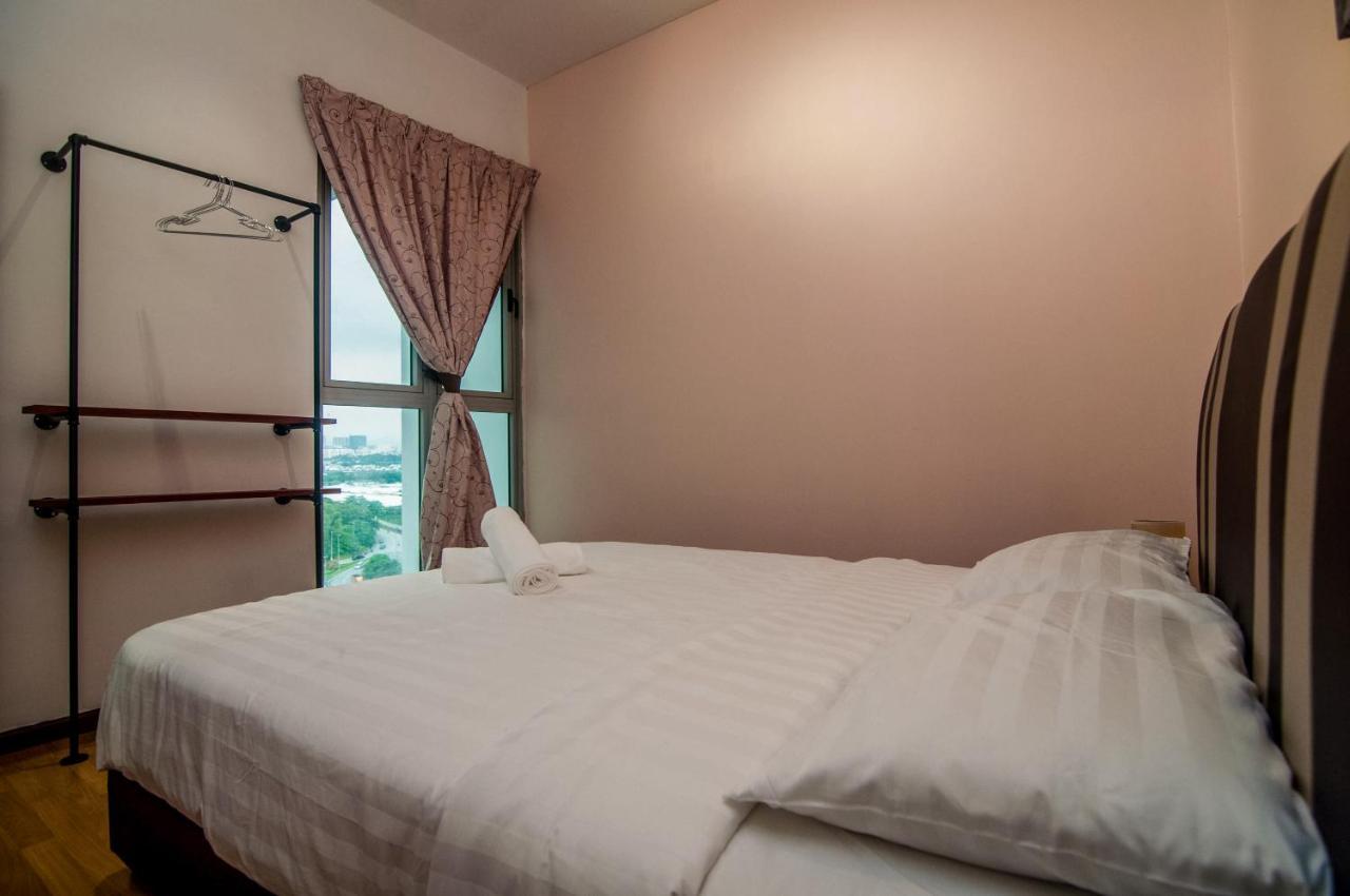 Flora Residence One South By Idealhub เซอรีเคมบางัน ภายนอก รูปภาพ